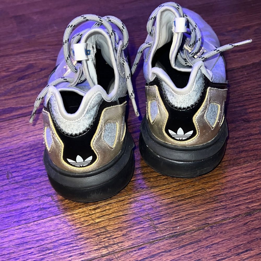 Adidas Tubular - Picture 2 of 3